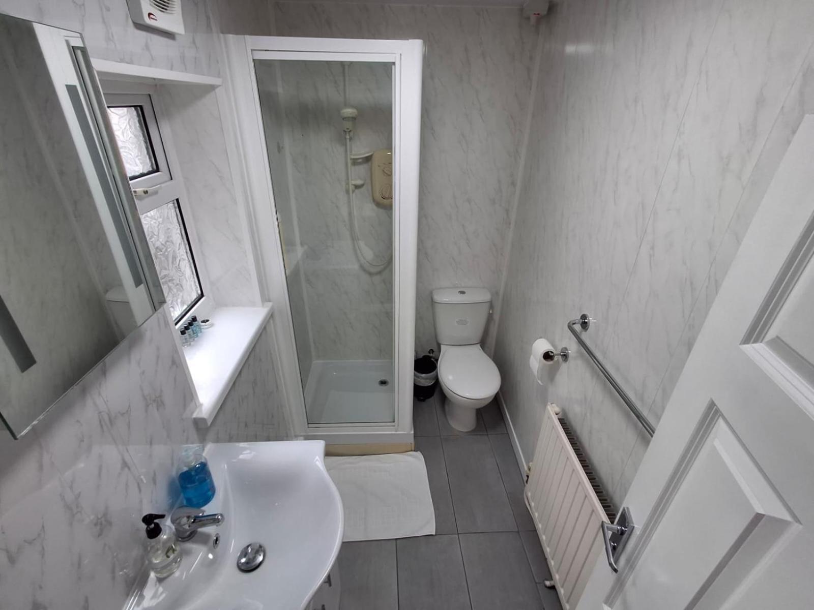 Inn By The Sea, Portsmouth - En Suite Rooms With Or Without Sea View, Onsite Ev 22Kw بورتسماوث المظهر الخارجي الصورة
