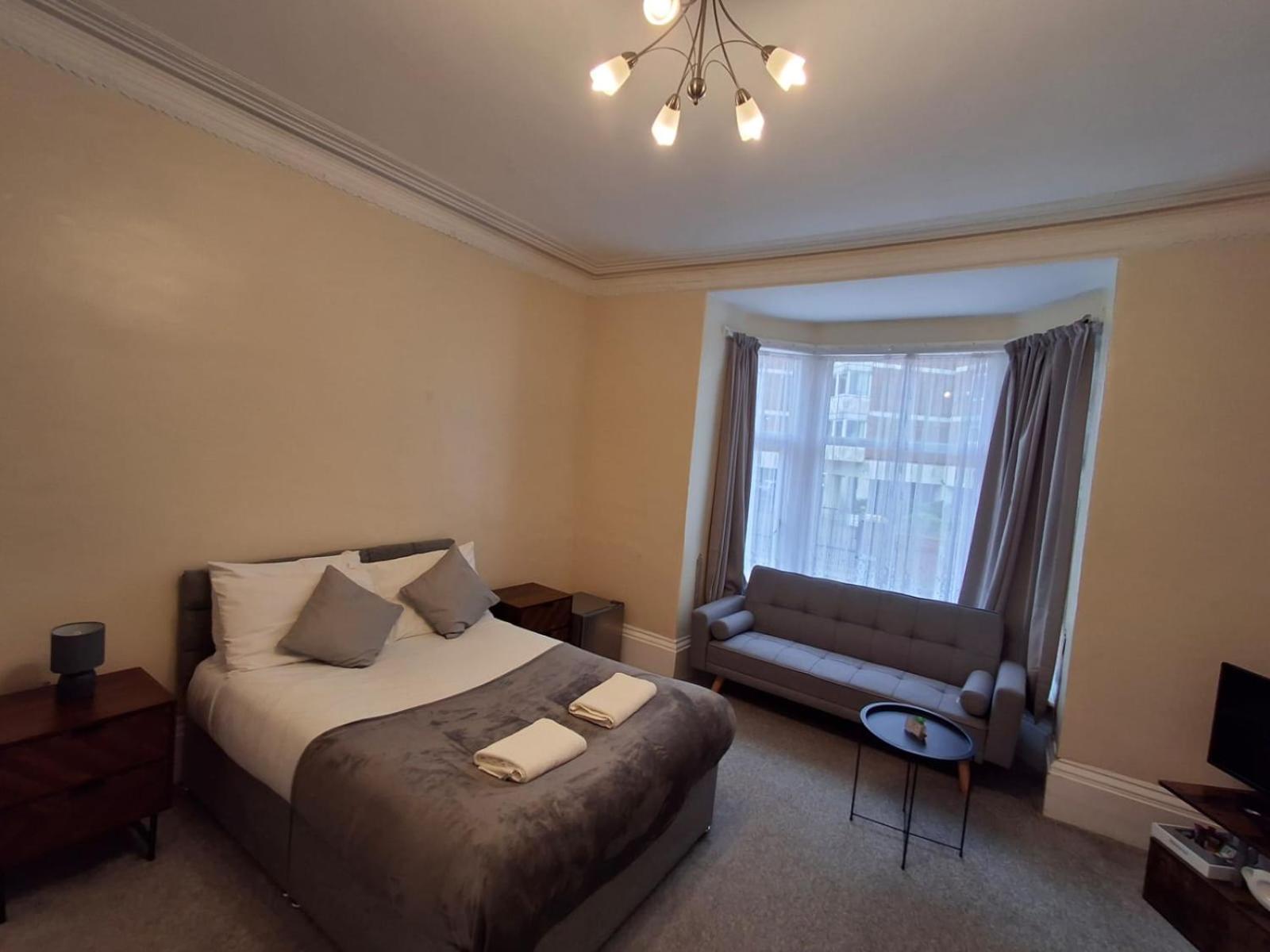 Inn By The Sea, Portsmouth - En Suite Rooms With Or Without Sea View, Onsite Ev 22Kw بورتسماوث المظهر الخارجي الصورة