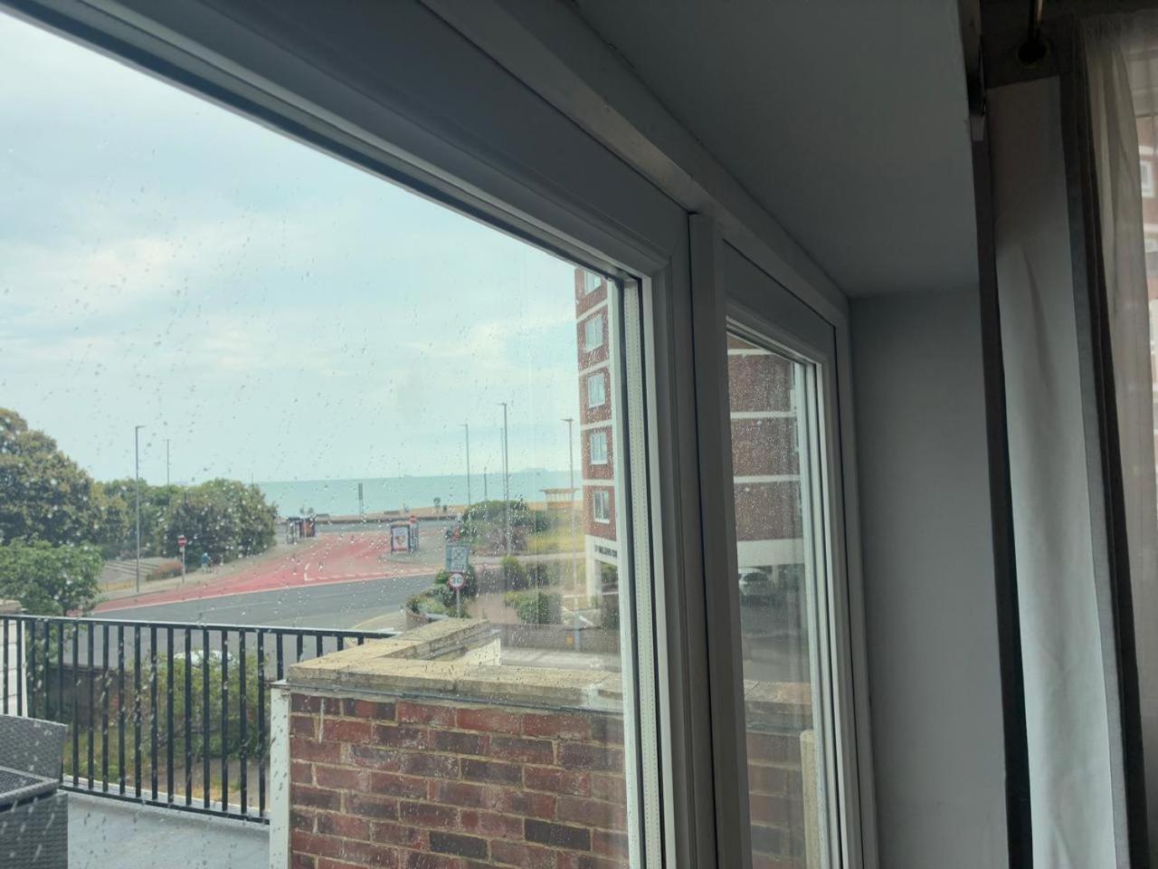 Inn By The Sea, Portsmouth - En Suite Rooms With Or Without Sea View, Onsite Ev 22Kw بورتسماوث المظهر الخارجي الصورة