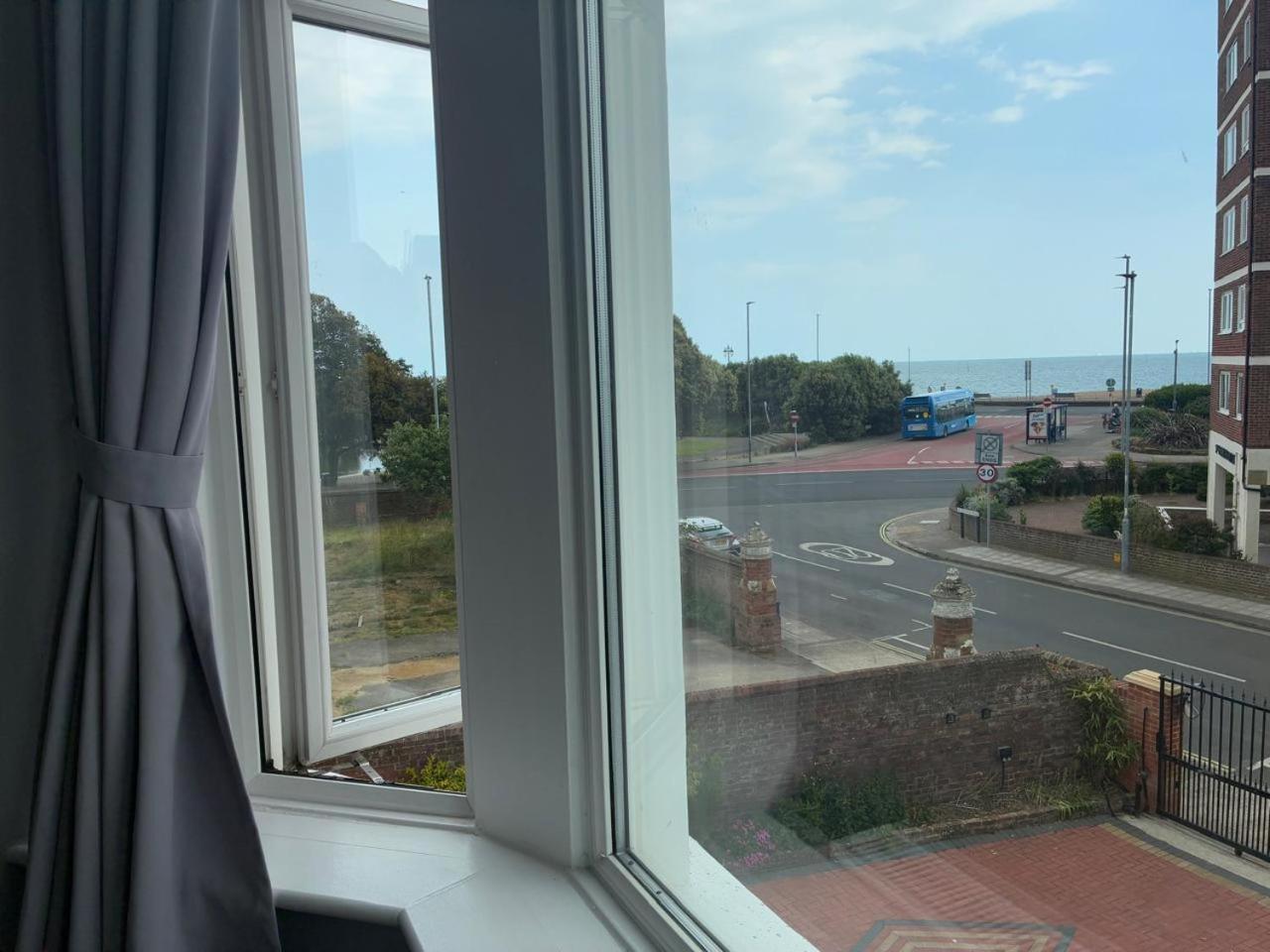 Inn By The Sea, Portsmouth - En Suite Rooms With Or Without Sea View, Onsite Ev 22Kw بورتسماوث المظهر الخارجي الصورة