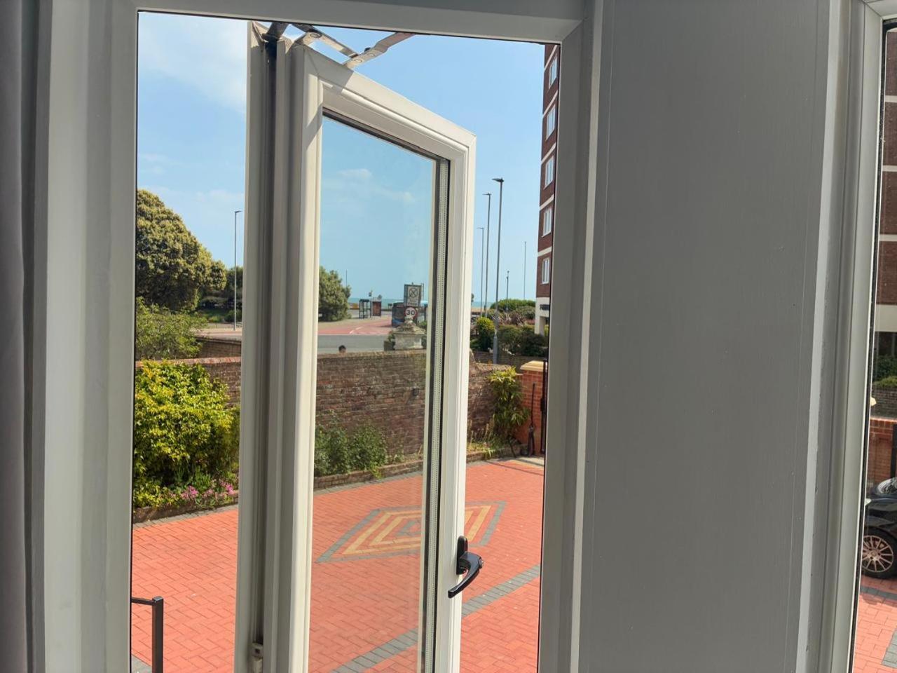 Inn By The Sea, Portsmouth - En Suite Rooms With Or Without Sea View, Onsite Ev 22Kw بورتسماوث المظهر الخارجي الصورة