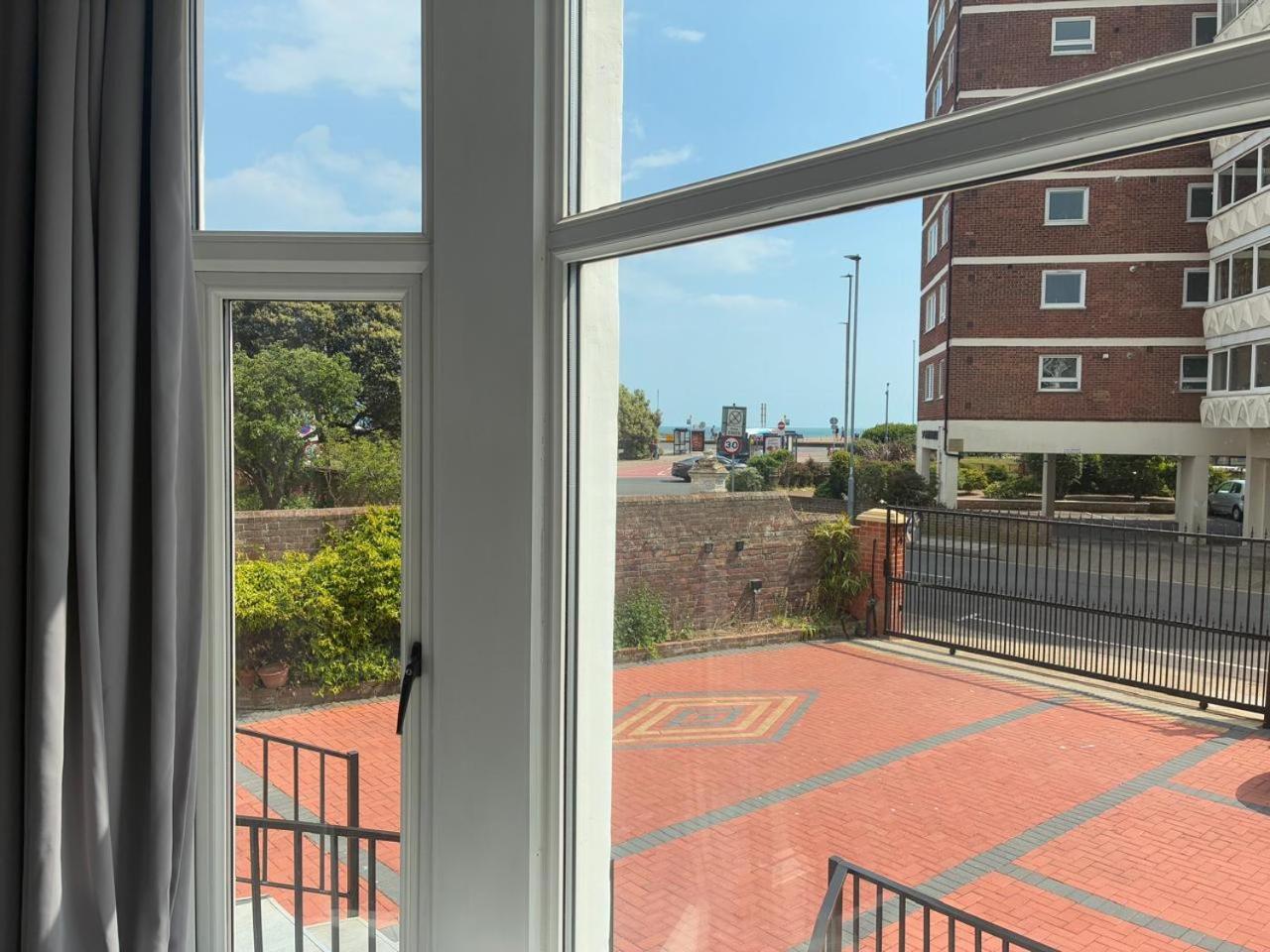 Inn By The Sea, Portsmouth - En Suite Rooms With Or Without Sea View, Onsite Ev 22Kw بورتسماوث المظهر الخارجي الصورة