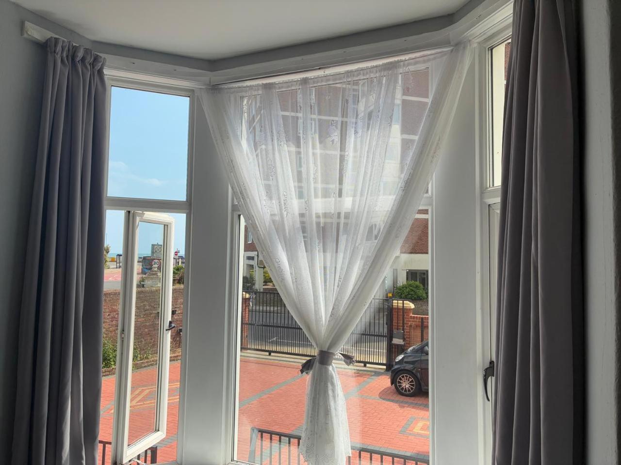 Inn By The Sea, Portsmouth - En Suite Rooms With Or Without Sea View, Onsite Ev 22Kw بورتسماوث المظهر الخارجي الصورة