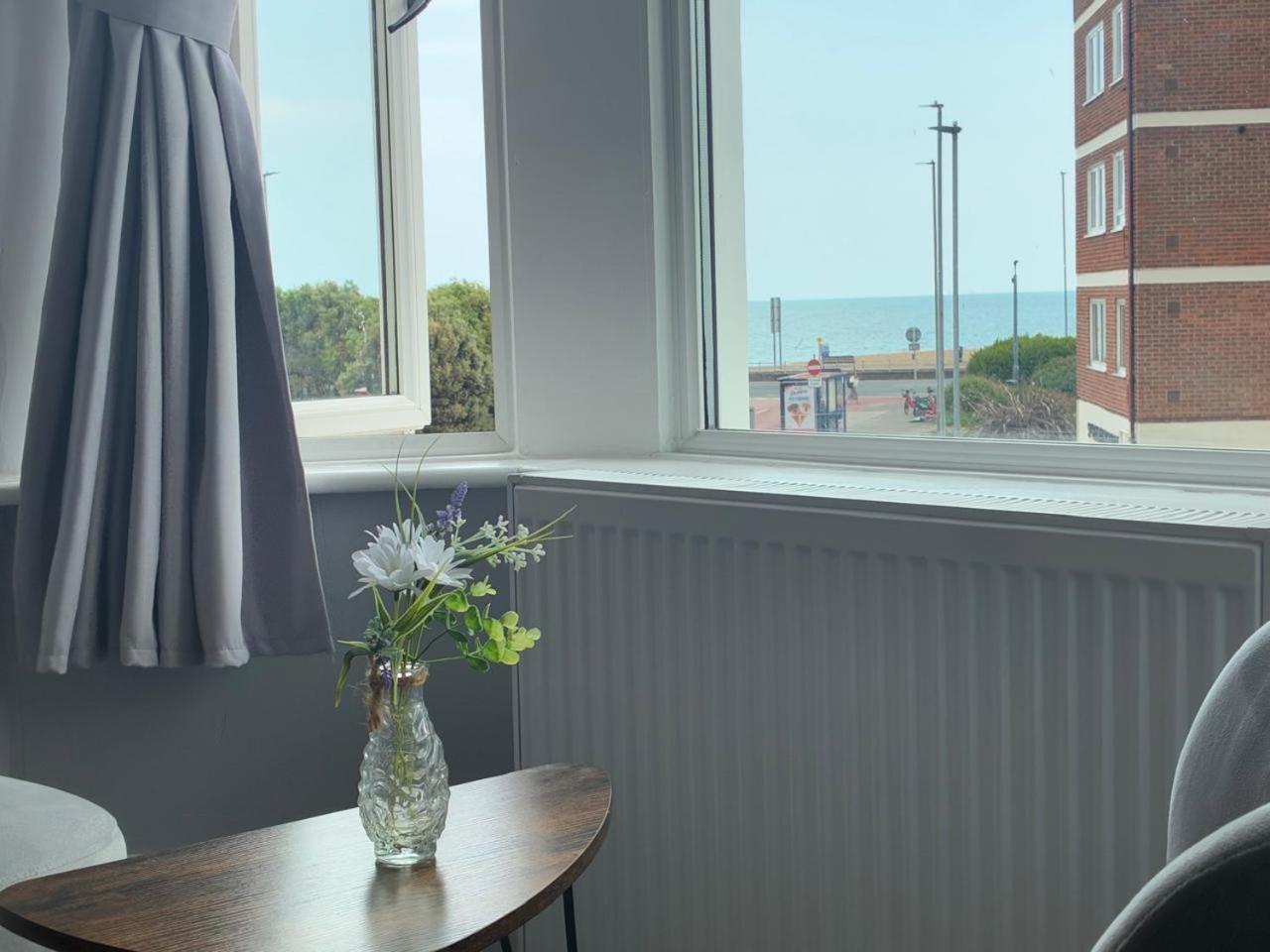 Inn By The Sea, Portsmouth - En Suite Rooms With Or Without Sea View, Onsite Ev 22Kw بورتسماوث المظهر الخارجي الصورة